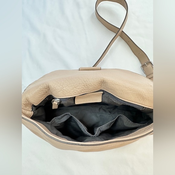 MARC by Marc Jacobs New Q Natasha Leather Crossbody Bag - Nude - Picture 6 of 12